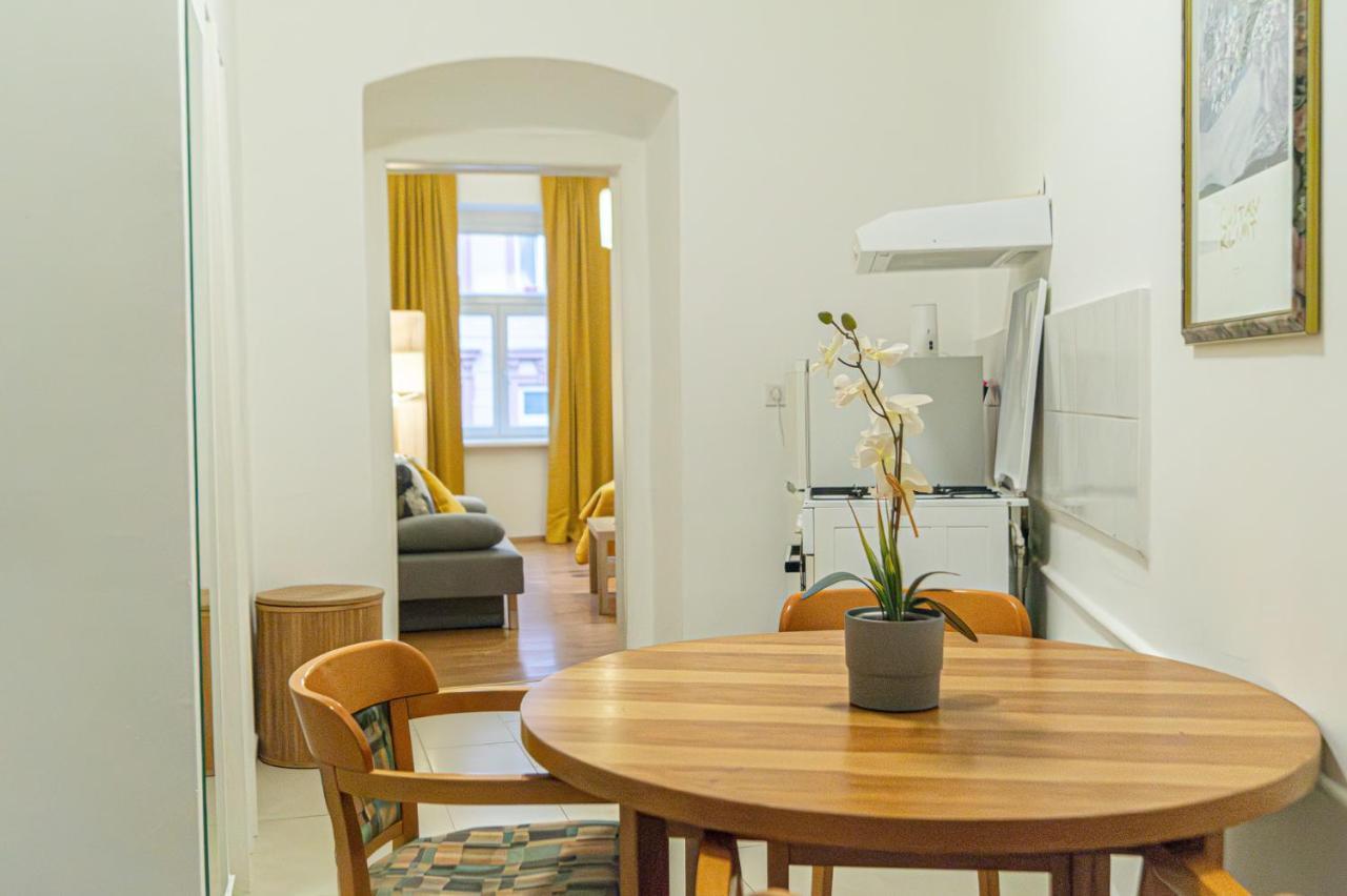 Economy 1Br Apartment Well Connected To The Whole City Viena Exterior foto